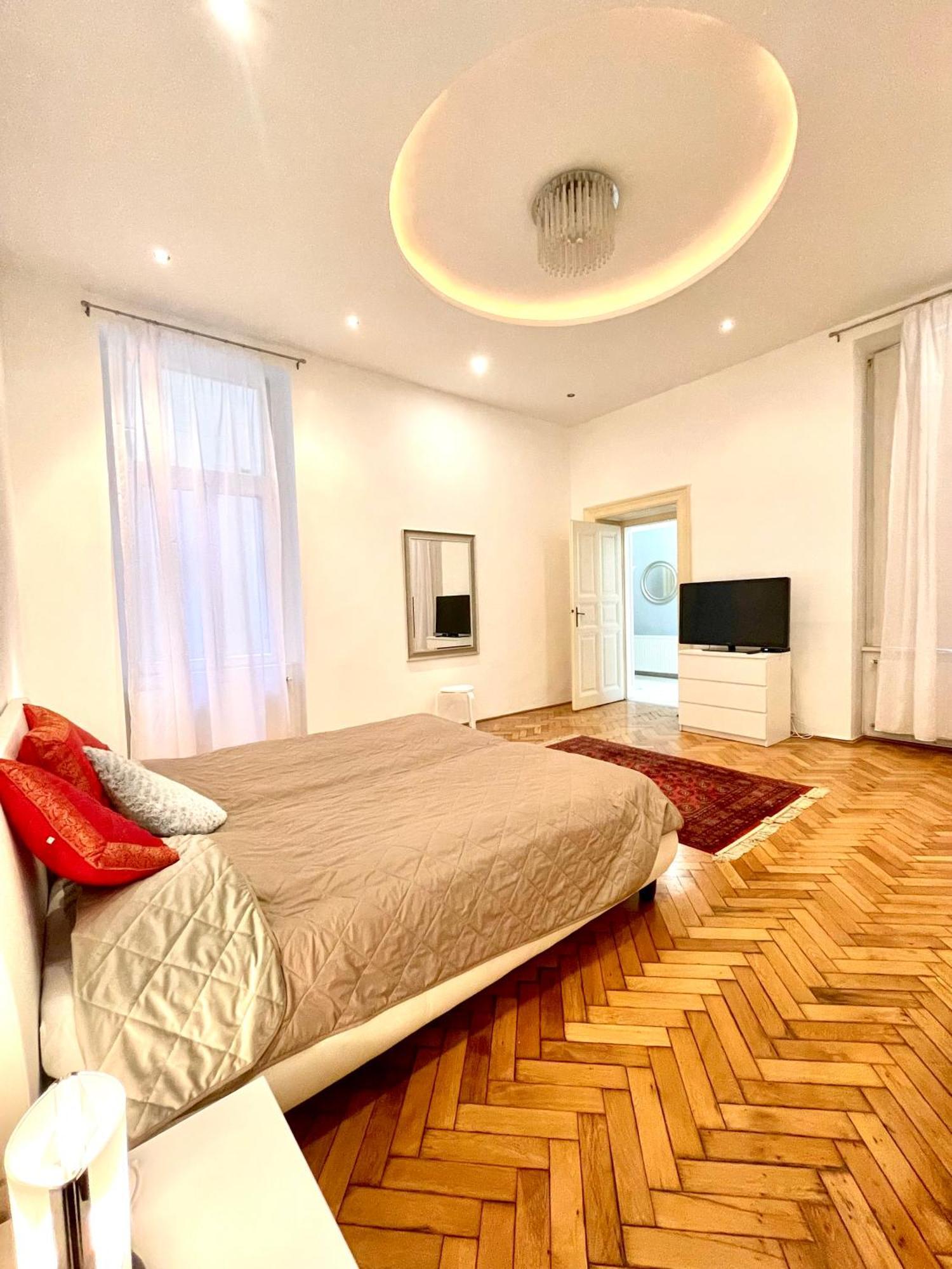 Amazing Swedish 3 Rooms Apartment In The City Center Budapest Exterior photo